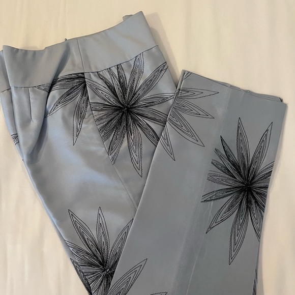 Silk, lined pants with side zipper. Dry clean only. - Picture 3 of 4